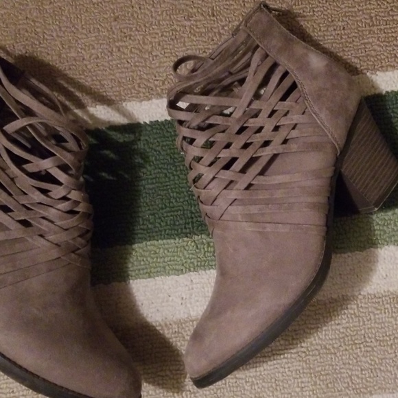 NWOT Taupe booties - Picture 3 of 4